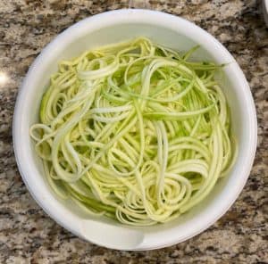 zucchini noodes with vegetable spiral cutter